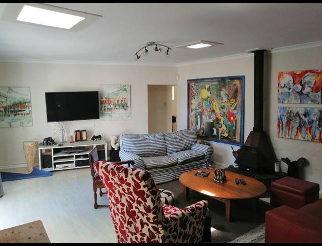 3 BEDROOM HOUSE RENTED IN SUMMERSTRAND
